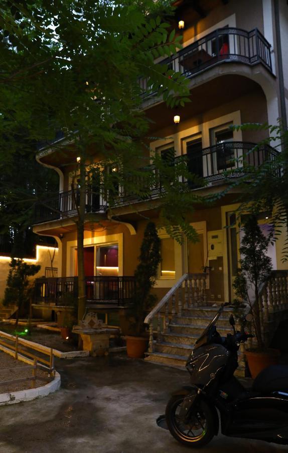 City Park Hostel Pristina Exterior foto